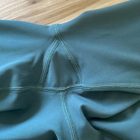 Barely worn Lululemon Speed Up Crop 21" - Picture 10 of 10